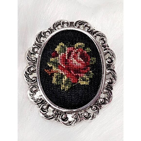 Set of 2 Needlepoint Brooches - Picture 4 of 6